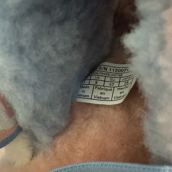 *Never Worn* UGG Multicolor Fluffy Slippers - Picture 3 of 3